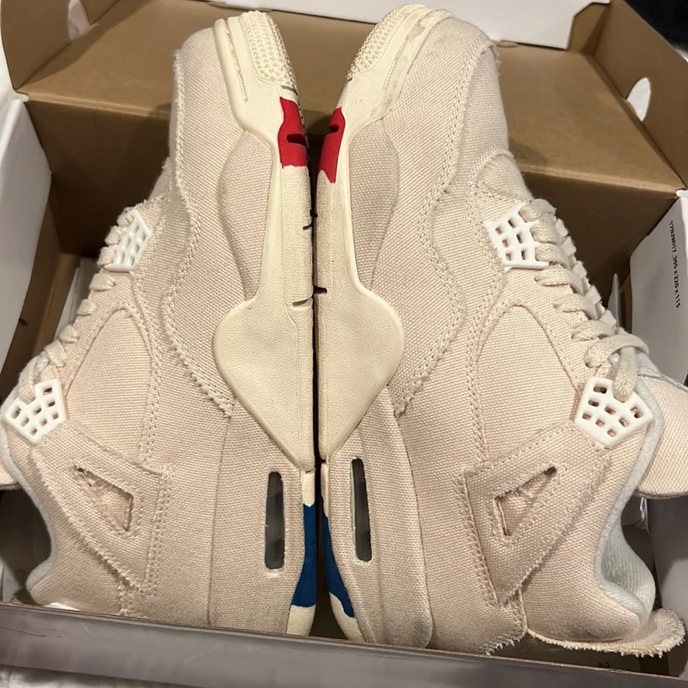 FINAL SALE: Woman’s Air Jordan 4 “Blank Canvas” - Picture 7 of 11